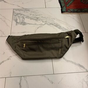 Canvelle oversized fanny